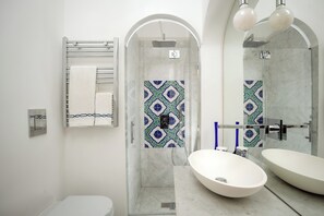 Shower, hair dryer, bidet, towels - The House of the Sun in the Piazzetta of Capri (Capri)