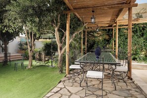 Outdoor dining - Vrbo Property (Campania)