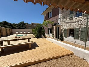 Outdoor dining - Le Clos provençal (Entrechaux)