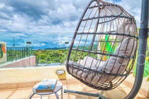 Terrace/patio - Casa Elevación | Ocean-View Rooftop Retreat | Pool | Fiber WiFi (Playas Del Coco)