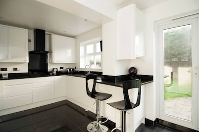 Room-private Double Room Ensuite in Ches