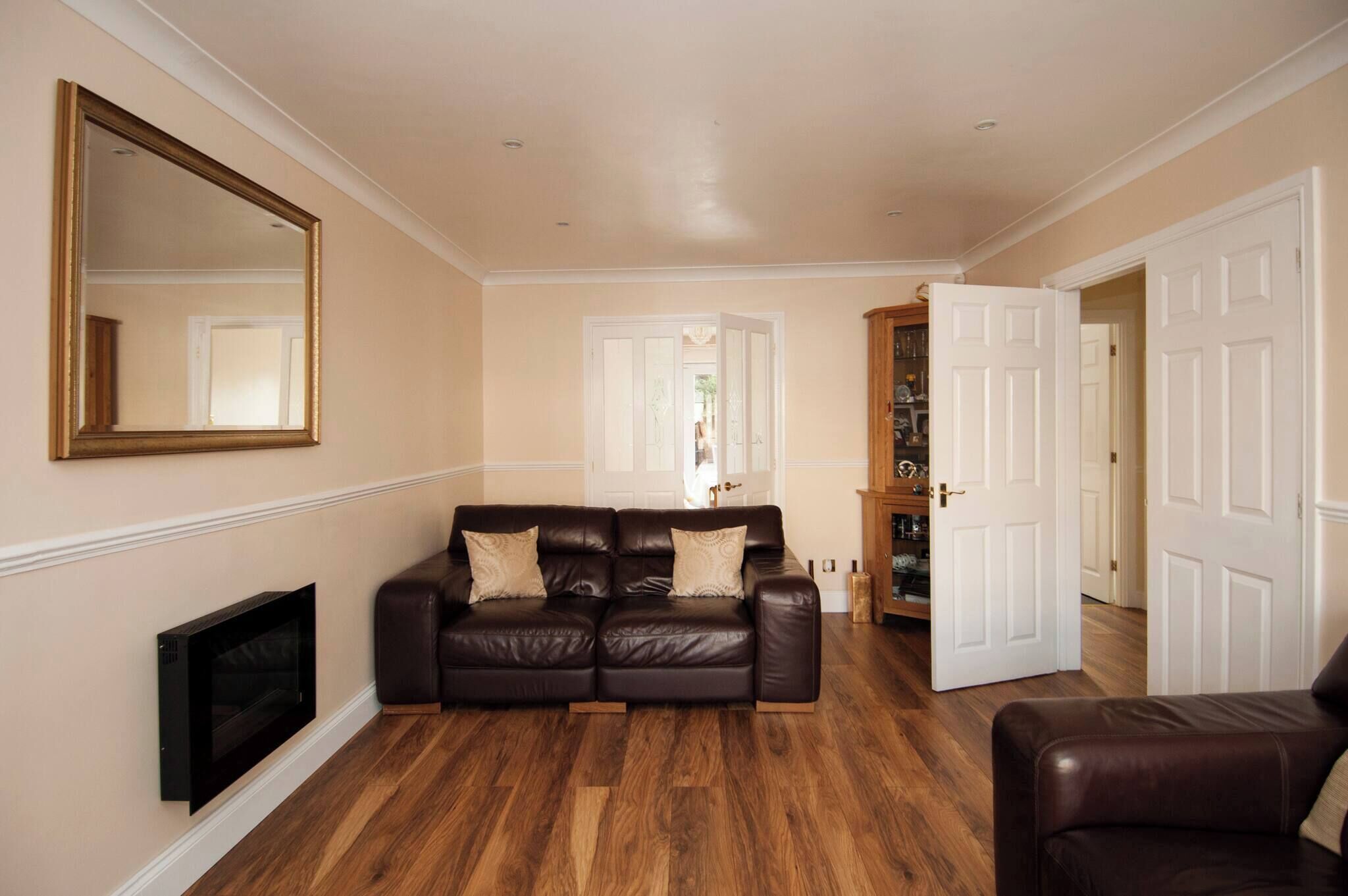 Room, 2 Bedrooms, Fireplace | Living room