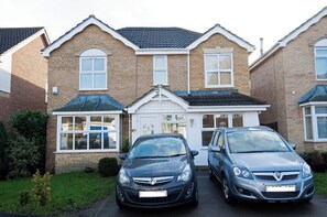 Room, 2 Bedrooms, Fireplace | Exterior - Room-private Double Room Ensuite in Ches (Waltham Cross)