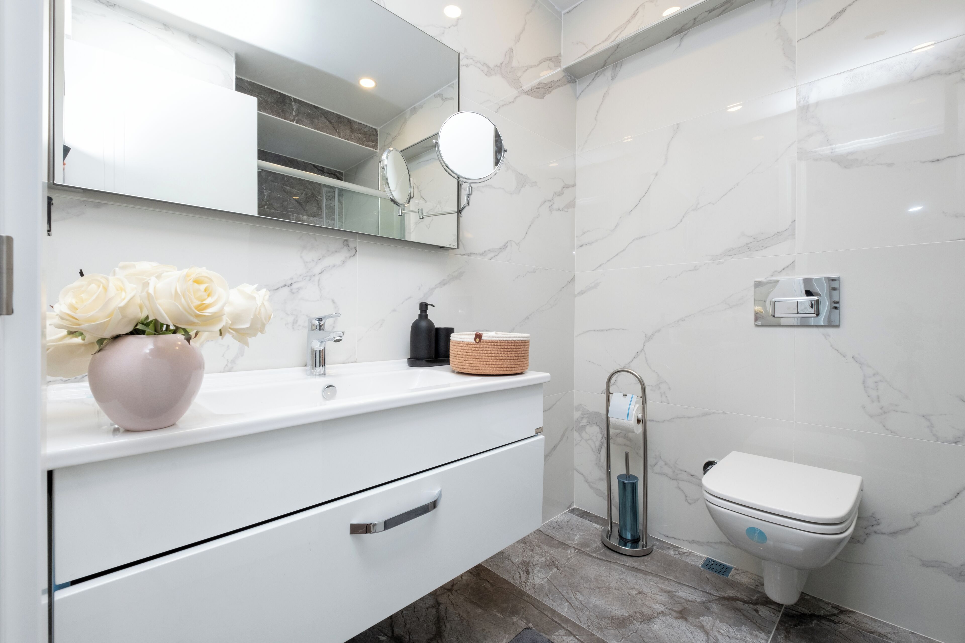Dusche, Haartrockner, Bidet, Handtücher