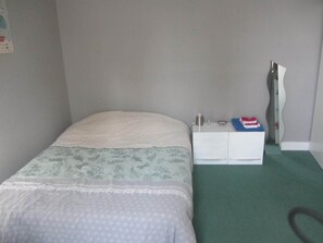 2 bedrooms, iron/ironing board, WiFi, bed sheets - Village house with 2 bedrooms, garden and outdoor swimming pool (Distré)