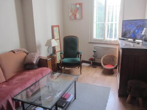 Living area - Village house with 2 bedrooms, garden and outdoor swimming pool (Distré)