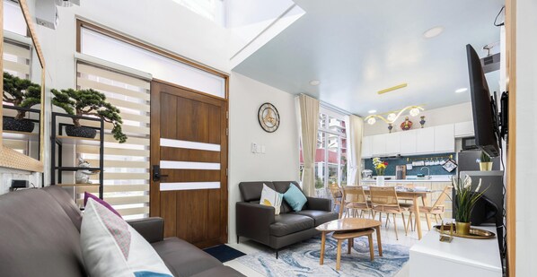 Living area - Charming 3-bedroom Gated Resort Villa with private pool (Lapu-Lapu)