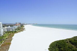 On the beach - South Seas Tower 4 18th Floor King Suite 2/2 (Marco Island)
