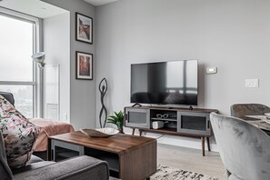 Deluxe Studio, City View - Starlight Hotel (Toronto)