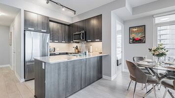 Deluxe Studio, City View | Private kitchen