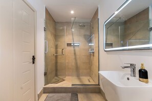 Single Room | Bathroom | Shower, towels, soap, shampoo - Aima Apartments  (Lekki)
