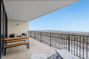 Outdoor dining - Unit 521 - Holiday Isle 521 (Dauphin Island)