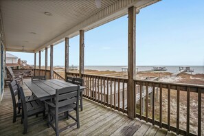 Outdoor dining - 3 Bedroom Home directly on the Mississippi Sound with private dock (Dauphin Island)