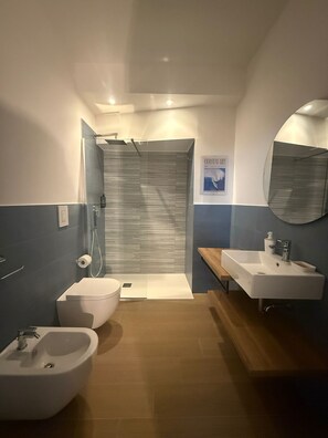Shower, hair dryer, towels, soap - Il Rifugio del Mare: your corner of paradise, ideal for families (Trani)