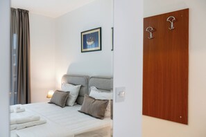 1 bedroom, free WiFi, bed sheets - Cozy Double Room near the Beach (Будва)