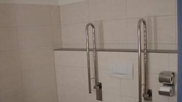 Single Room | Bathroom