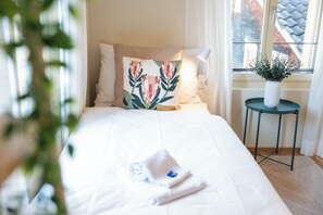 2 bedrooms, iron/ironing board, Internet, bed sheets