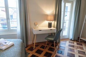 2 bedrooms, iron/ironing board, Internet, bed sheets