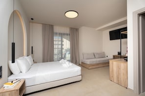 In-room safe, blackout curtains, soundproofing, iron/ironing board - Lotus Serenity Suites (Malevizi)