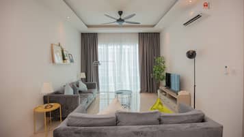 Luxury Apartment, Balcony, Sea View | Living area