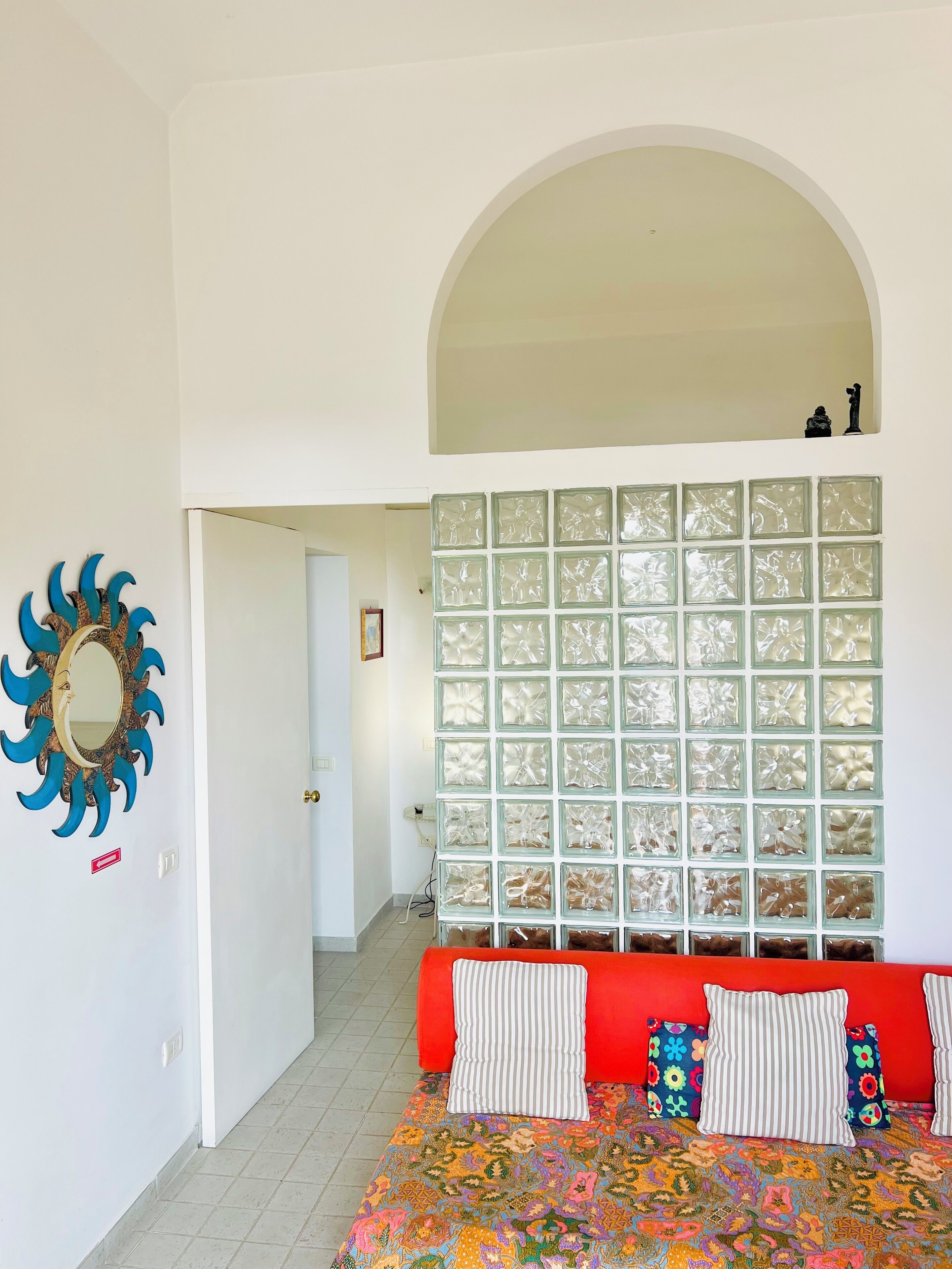 1 habitación, tabla de planchar con plancha, wifi y ropa de cama 