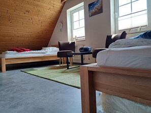 3 chambres, fer et planche à repasser, lit parapluie, Wi-Fi gratuit