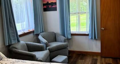 Quiet & cozy apartment on a Christmas Tree Farm.