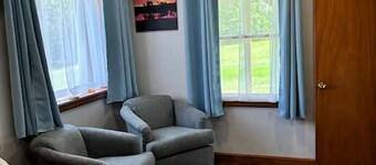 Quiet & cozy apartment on a Christmas Tree Farm.