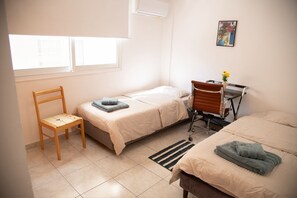 2 bedrooms, iron/ironing board, WiFi, bed sheets - Cozy 2-Bedroom Apartment in Makenzy Beach (Larnaka)