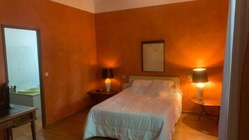 3 habitaciones, tabla de planchar con plancha y wifi