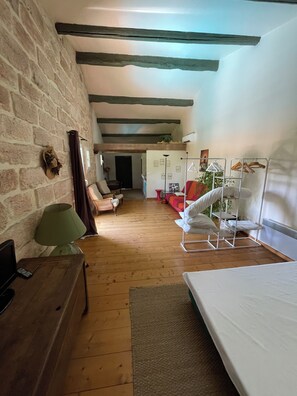 3 slaapkamers, een strijkplank/strijkijzer, wifi