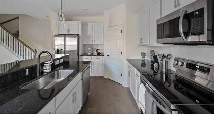 1 King 2 Queens Garage Yard Washer Dryer