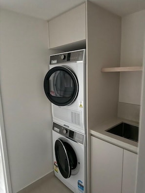 Interior - Macquarie Lodge Luxury Apartments (Sunshine Coast)