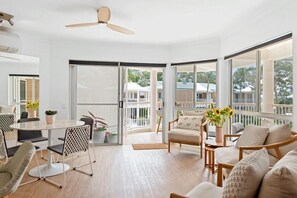 Interior - Macquarie Lodge Luxury Apartments (Sunshine Coast)