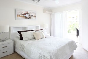 Room - Macquarie Lodge Apartments (Sunshine Coast)