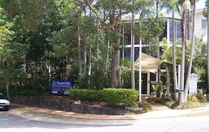 Exterior - Macquarie Lodge Luxury Apartments (Sunshine Coast)