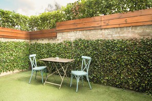 Habitación Deluxe con 1 cama matrimonial o 2 individuales | Restaurante al aire libre