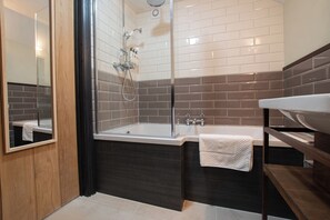 Habitación Deluxe con 1 cama matrimonial o 2 individuales | Baño