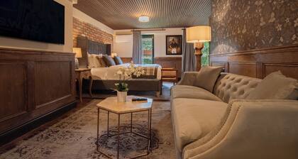 The Waterway Pub and Rooms