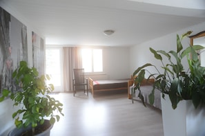 Room - Peaceful Lake Constance Retreat – Apartment Near the Water (Ermatingen)