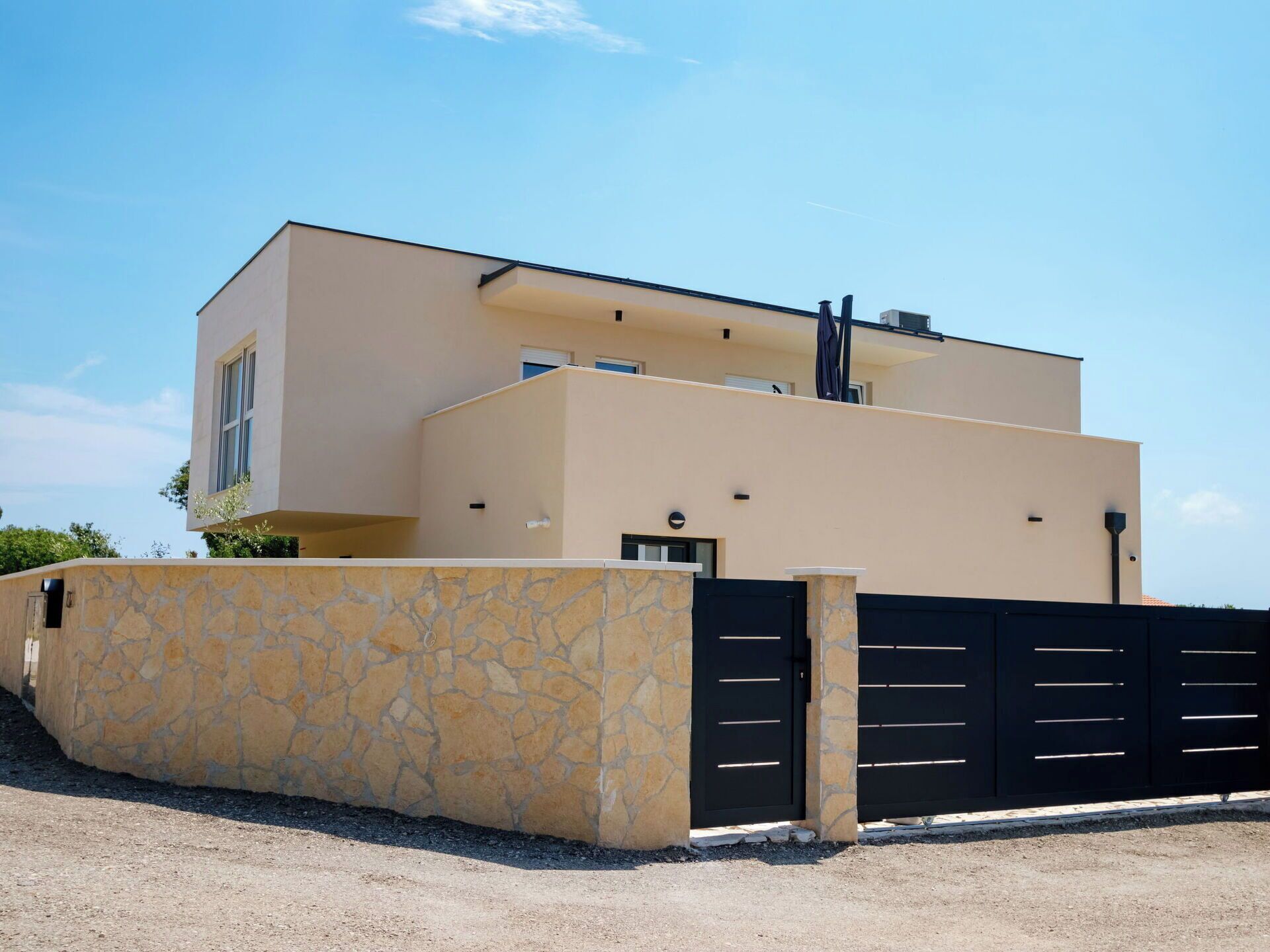 Wall, Home, Composite Material, Concrete, Shade, Gate, Driveway