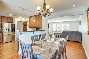House (5 Bedrooms) | Interior