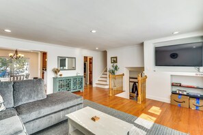 House (5 Bedrooms) | Interior