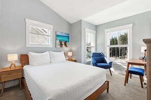 3 bedrooms, free WiFi, bed sheets - Seabrook's A Groovy Kind of Life: Hot Tub & Dog Friendly! (Pacific Beach)