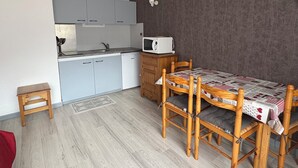 Uklassifisert bilde, 3 av 8, knapp