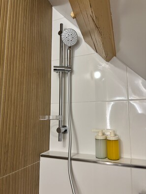 Handtücher, Seife, Toilettenpapier