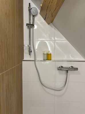 Handtücher, Seife, Toilettenpapier