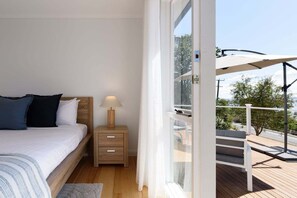 Desk, iron/ironing board, travel cot, WiFi - Autumn Views | Tamar River Retreat (Lanena)