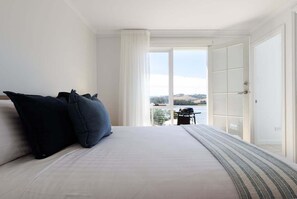 Desk, iron/ironing board, travel cot, WiFi - Autumn Views | Tamar River Retreat (Lanena)