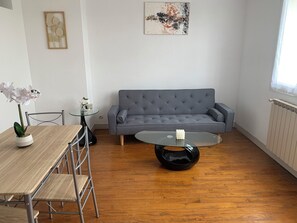 Dining - COSY apartment with view of Albi Cathedral and parking lot (Albi)